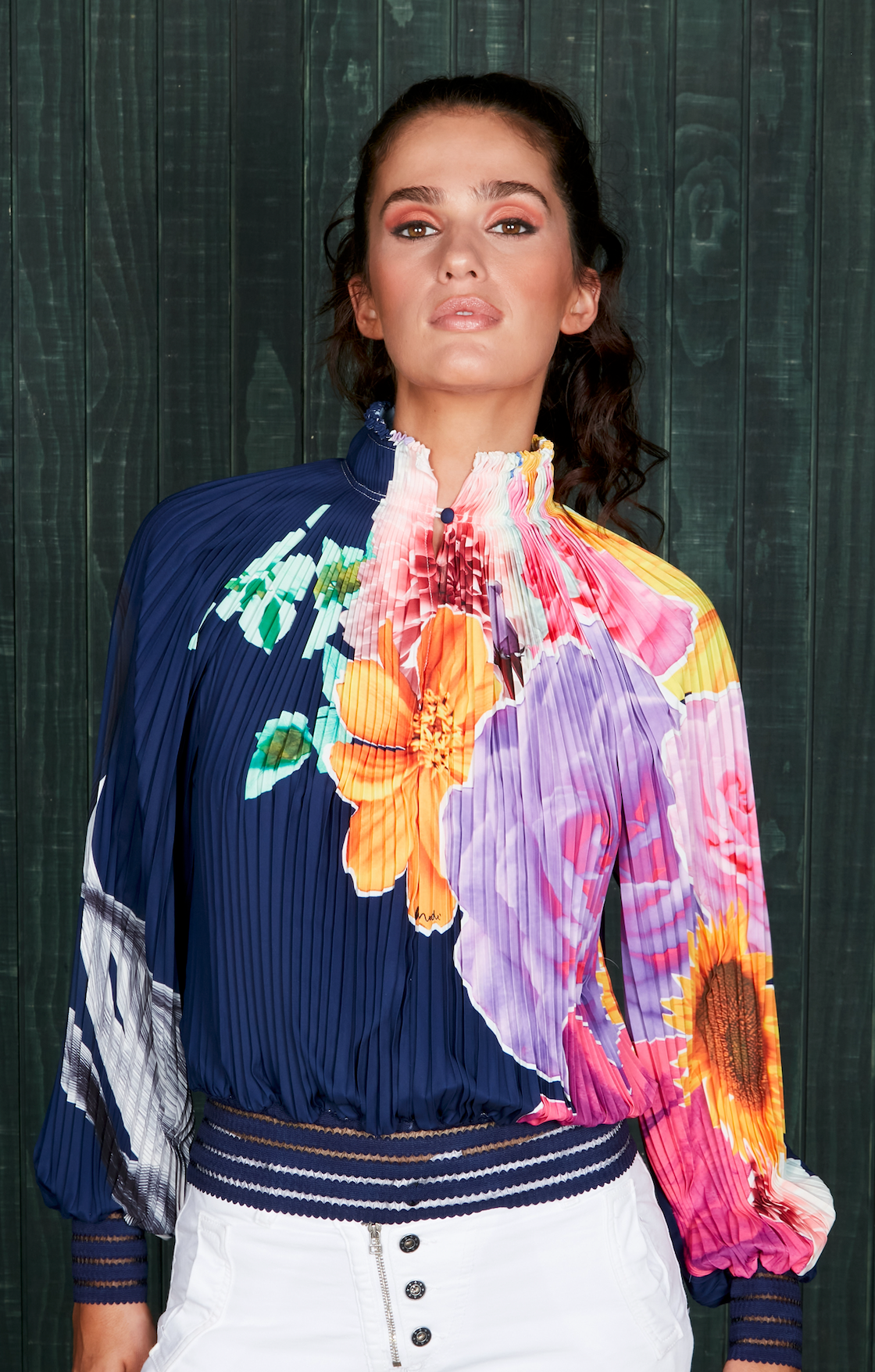 PLEATED BLOUSE - BRIGHT FLOWER